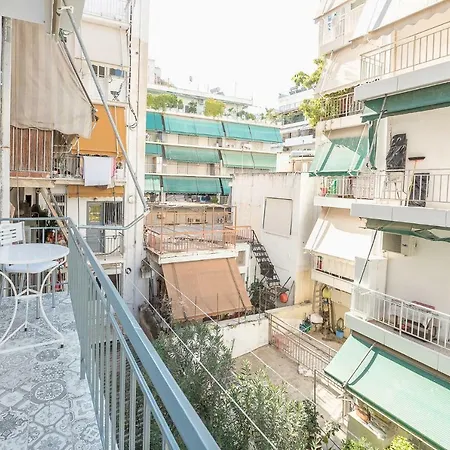 A Charming Center Next To Metro Apartment